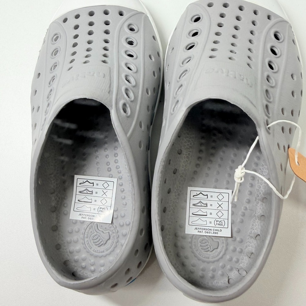 Native Jefferson Kids C9 Pigeon Grey Shell White Sneakers Slip On Water Shoes - Picture 6 of 8